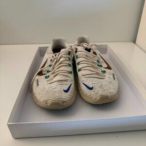NIKE Knit sneakers (Size 7.5)